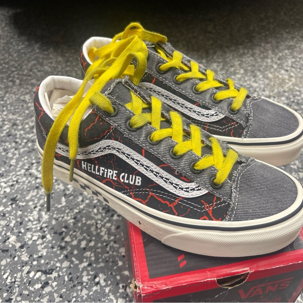 Vans Stranger Things Upside Down Hellfire Club sneakers Men’s 4.5 Women’s 6 - Picture 9 of 9